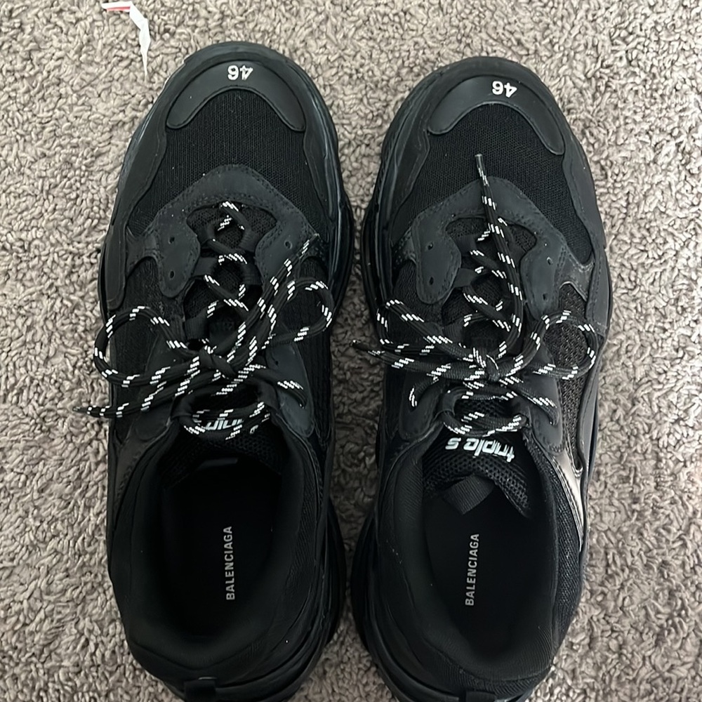Size 46 Triple S Black Balenciaga for sale. Comes with bags and xtra laces - Picture 2 of 2